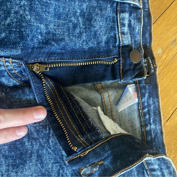 Forever 21 Distressed jean shorts - Picture 4 of 6
